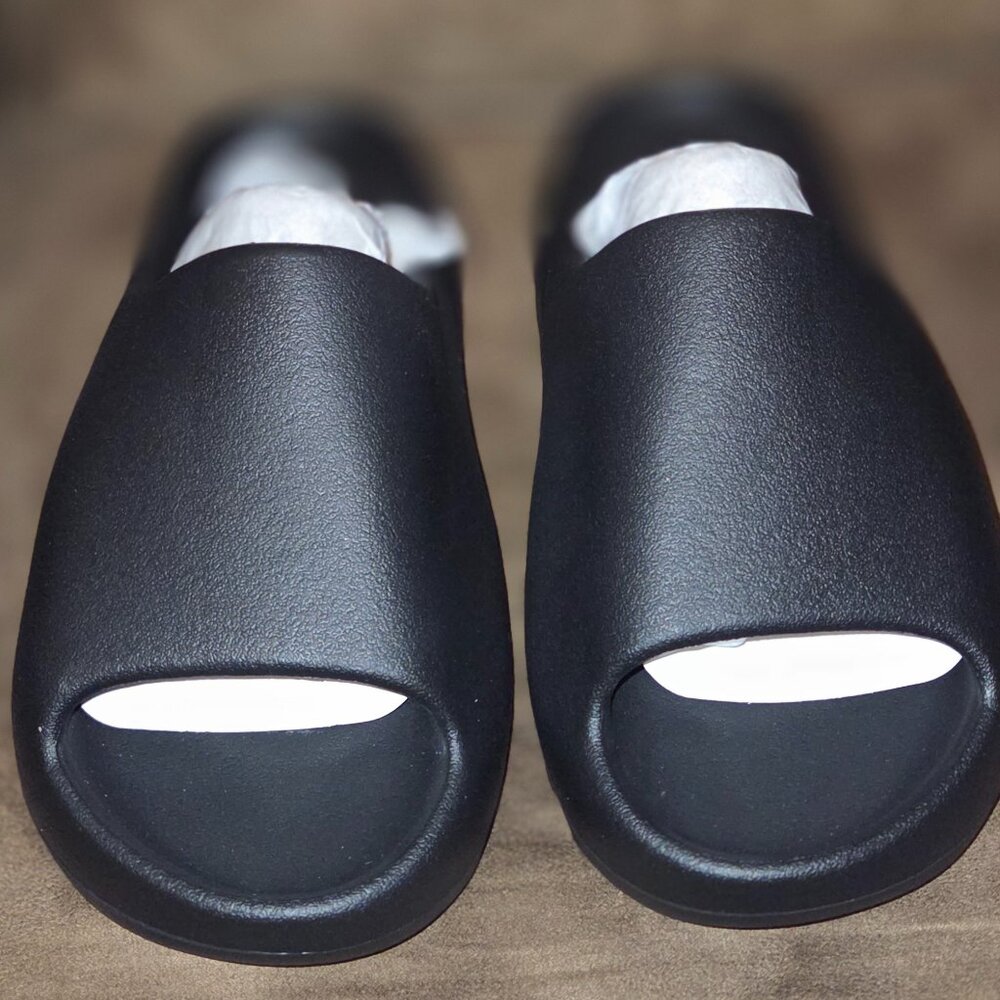 Yeezy Slides Black YS-01 Size 11 with Original Bag - NEW